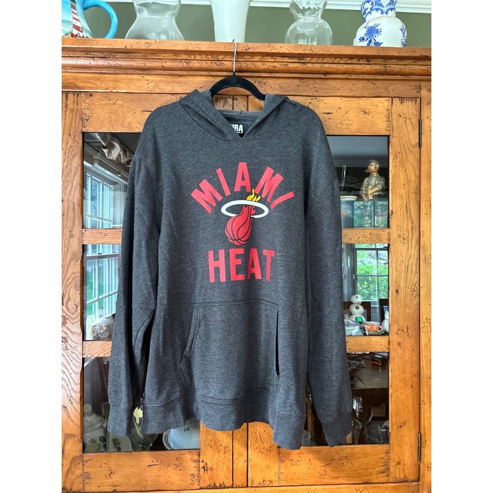EUC NBA Miami Heat Basketball Sweatshirt Hoodie Mens Gray Size XXL